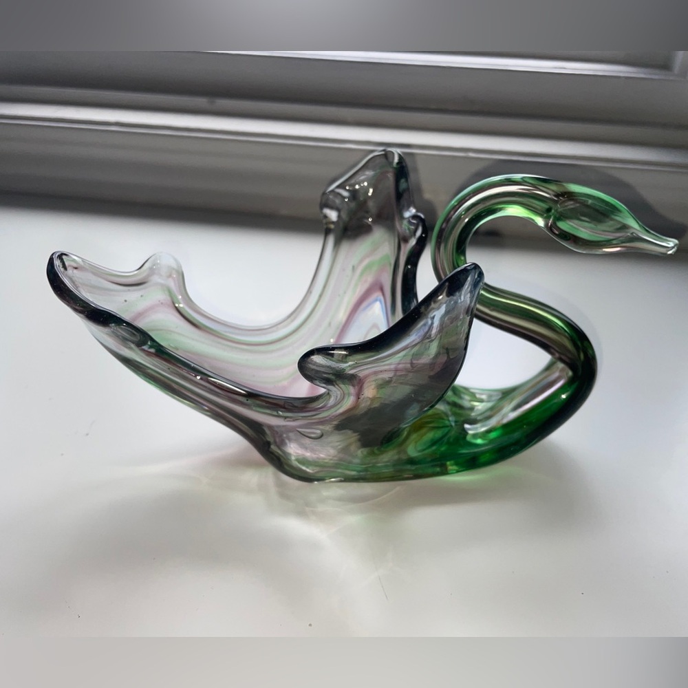 VTG Hand Blown Sooner Glass Swan Vase Bowl Purple Green White Swirl 9x6x4 LWH